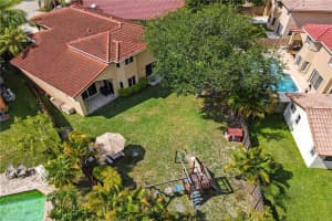 274 Vista Luna Dr, Davie, FL 33325, Sold 06/10/21