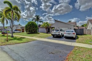 10142 NW 21st St, Pembroke Pines, FL 33026, Sold 06/18/21