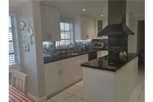 880 NW 207th St, Miami, FL 33169, Sold 01/07/22