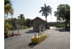 334 SW 86th Ave, Pembroke Pines, FL 33025, Sold 08/02/21