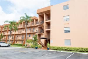 3048 Sunrise Lakes Dr E, Sunrise, FL 33322, Sold 10/15/21