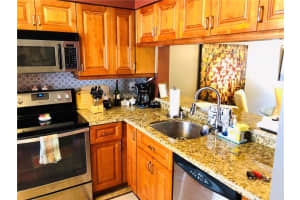 2700 S Oakland Forest Dr, Oakland Park, FL 33309, Sold 08/03/21