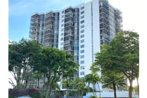 3375 N Country Club Dr, Miami, FL 33180, Sold 08/13/21
