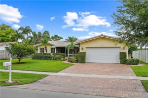 807 W Plantation Cir, Plantation, FL 33324, Sold 07/07/21