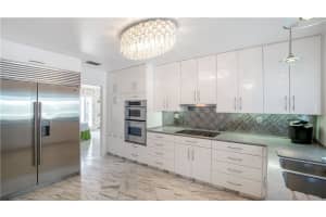 7020 SW 7th St, Plantation, FL 33317, Sold 07/23/21