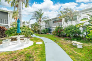 2161 42nd Ct 212, Lighthouse Point, Florida 33064