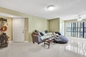 2826 S University Dr, Davie, FL 33328, Sold 08/13/21