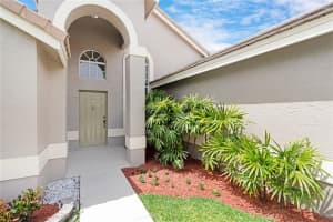 8 Lawrence Lake Dr, Boynton Beach, FL 33436, Sold 08/04/21