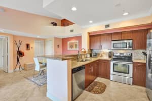 8060 N Nob Hill Rd, Tamarac, FL 33321, Sold 08/20/21