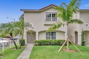 425 NW 109th Ave, Pembroke Pines, FL 33026, Sold 08/04/21