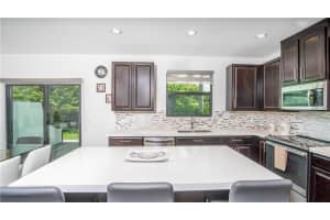 4517 E Aqua Bella Ln, Davie, FL 33312, Sold 09/24/21