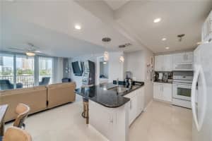 1 Las Olas Cir, Fort Lauderdale, FL 33316, Sold 12/10/21