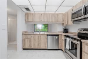 7200 NW 1st St, Plantation, FL 33317, Sold 08/17/21