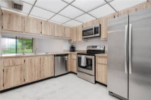 7200 NW 1st St, Plantation, FL 33317, Sold 08/17/21