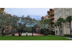 9320 Fontainebleau Blvd, Miami, FL 33172, Sold 09/28/21