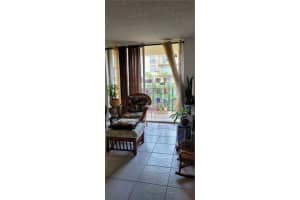 9320 Fontainebleau Blvd, Miami, FL 33172, Sold 09/28/21