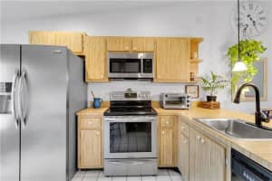 5586 Lakewood Cir S, Margate, FL 33063, Sold 08/13/21