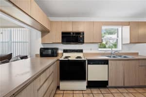 9424 NW 8th Cir, Plantation, FL 33324, Sold 10/08/21