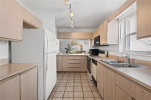 9424 NW 8th Cir, Plantation, FL 33324, Sold 10/08/21