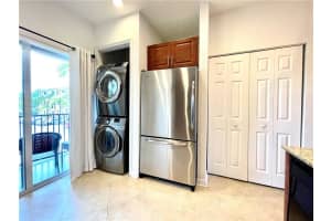 121 NW 2nd Ave, Hallandale Beach, FL 33009, Sold 11/09/21