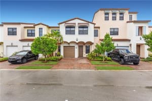 139 NW 209th Ln, Pembroke Pines, FL 33029, Sold 09/27/21