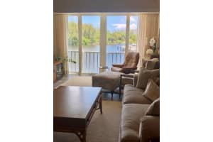 1427 E Hillsboro Blvd, Deerfield Beach, FL 33441, Sold 09/21/21