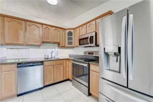 370 Lakewood Cir E, Margate, FL 33063, Sold 12/03/21