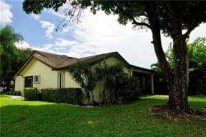 116 Village Walk Dr, Royal Palm Beach, FL 33411, Sold 09/23/21