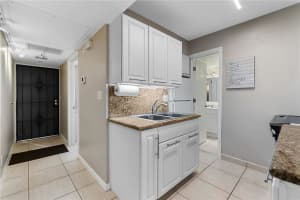 801 NE 18th Ct, Fort Lauderdale, FL 33305, Sold 09/08/21