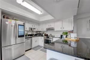 1520 Shaker Cir, Wellington, FL 33414, Sold 09/07/21