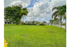 9108 NW 73rd St, Tamarac, FL 33321, Sold 10/27/21