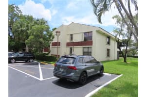 7300 NW 1st St, Plantation, FL 33317, Sold 09/28/21