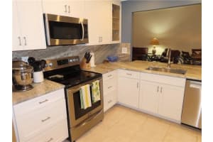 7300 NW 1st St, Plantation, FL 33317, Sold 09/28/21