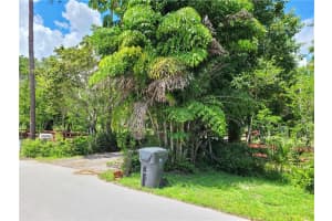 759 E Rambling Dr, Wellington, FL 33414, Sold 10/18/21