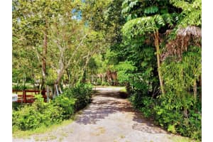 759 E Rambling Dr, Wellington, FL 33414, Sold 10/18/21