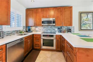 1000 SE 4th St, Fort Lauderdale, FL 33301, Sold 10/12/21