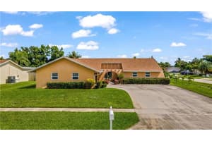 141 Finch Ct, Royal Palm Beach, FL 33411, Sold 10/14/21