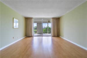7220 Lake Cir Dr, Margate, FL 33063, Sold 10/12/21