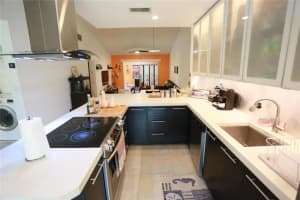 8003 NW 100th Dr, Tamarac, FL 33321, Sold 10/07/21