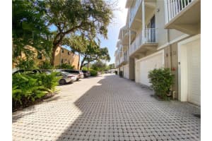 2685 NE 9th Ave, Wilton Manors, FL 33334, Sold 11/09/21