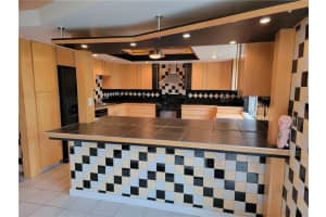 8140 SW 24th St, North Lauderdale, FL 33068, Sold 12/07/21