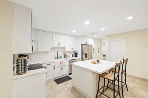 2400 NW 103rd Ave, Pembroke Pines, FL 33026, Sold 11/01/21