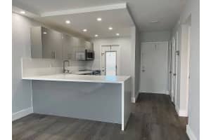 400 SE 10th St, Deerfield Beach, FL 33441, Sold 02/04/22