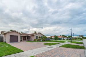 6405 NW 199th Terrace, Hialeah, FL 33015, Sold 11/08/21