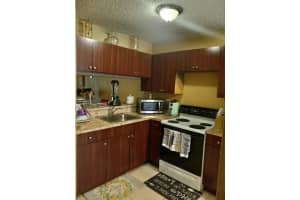 4146 Lakeside Dr, Tamarac, FL 33319, Sold 10/14/21