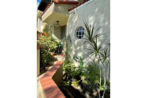 7881 NW 7th Ct, Plantation, FL 33324, Sold 11/09/21