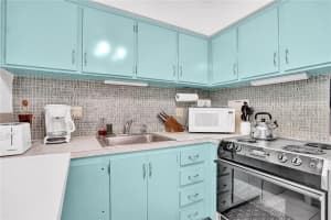 815 SW 10th Terrace #1v, Hallandale Beach, FL 33009, Sold 04/01/22