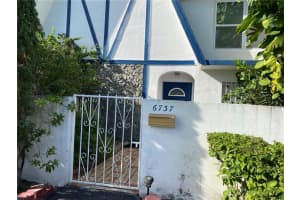6737 SW 41st Dr, Davie, FL 33314, Sold 02/22/22