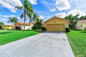 10520 NW 70th St, Tamarac, FL 33321, Sold 01/18/22