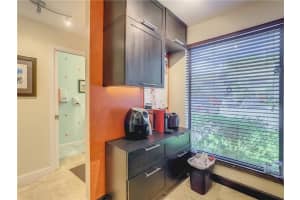 2700 S Oakland Forest Dr, Oakland Park, FL 33309, Sold 03/25/22